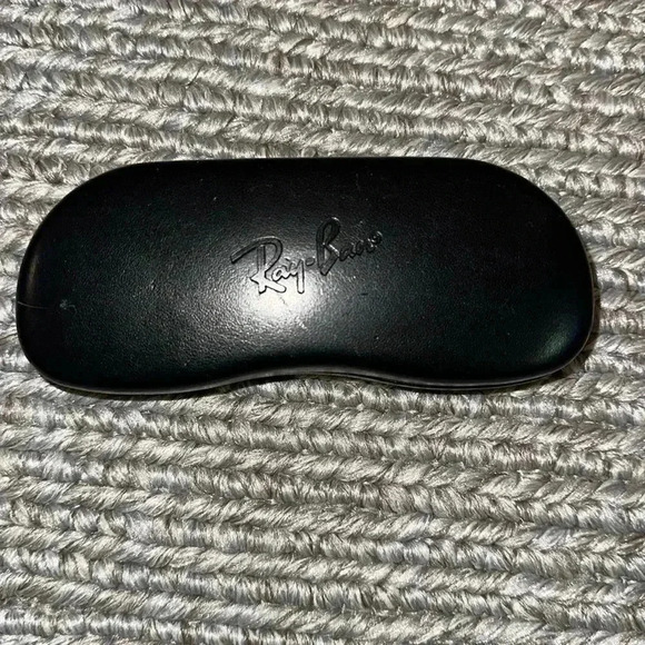 ray ban hard eye glasses case black in color - Picture 1 of 7